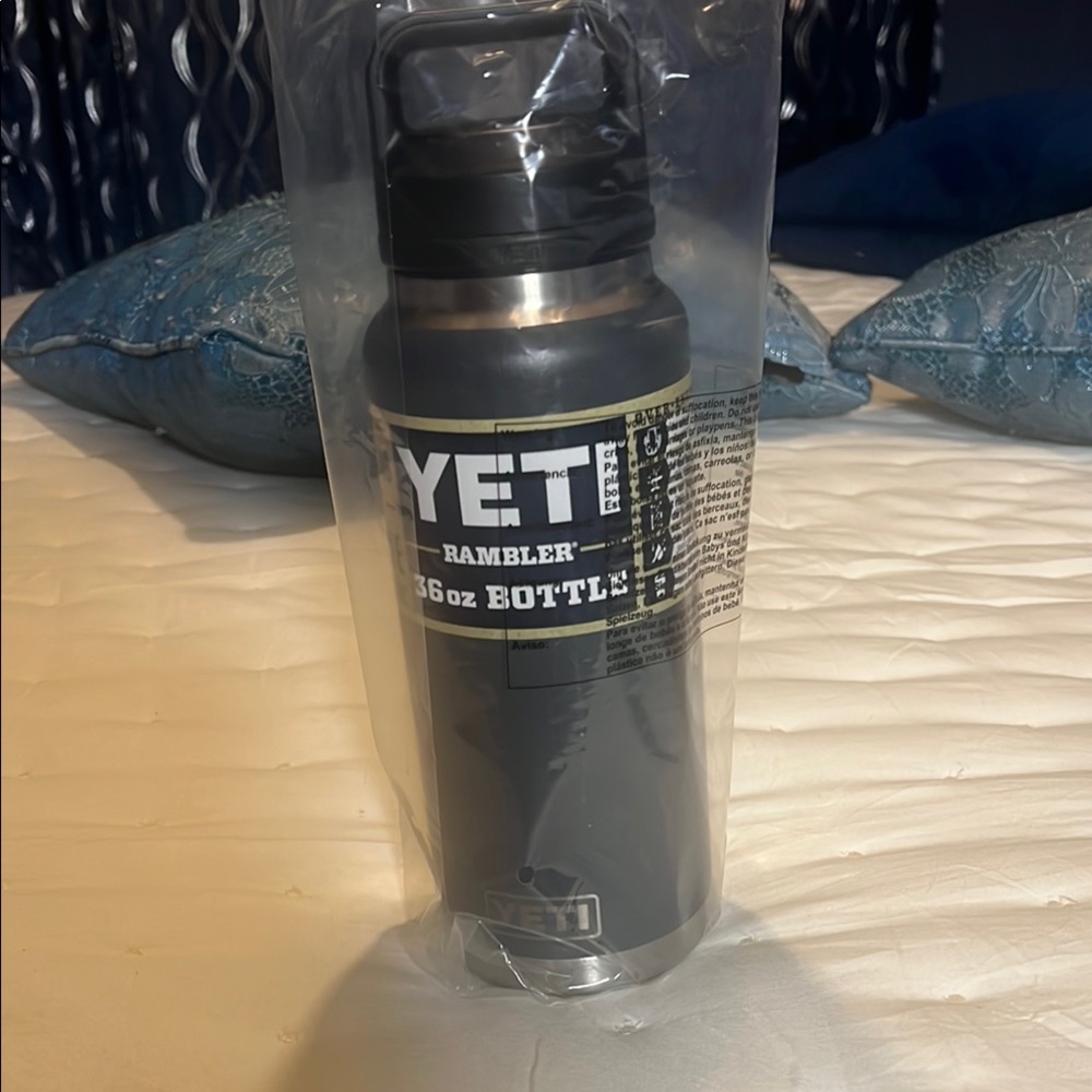 YETI Rambler 36 oz Matte Black Bottle